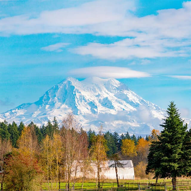 A view of Mount Rainier from Olympia, Washington